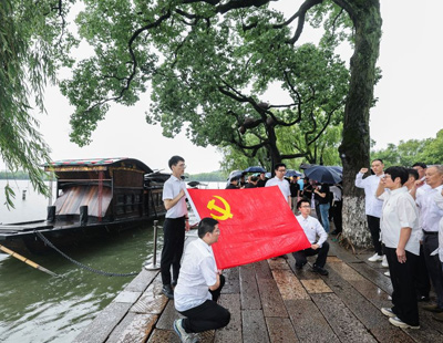 解放军破晓出击现场画面