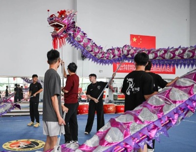为悼念吴邦国同志天安门下半旗